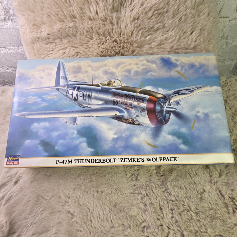 Hasegawa 1:48 P-47M Thunderbolt Zemke's Wolfpack Model Kit 09572 Special Version